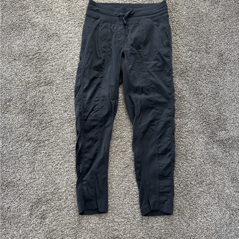 Lululemon Dance Studio Ankle pants - Size 6 - Navy